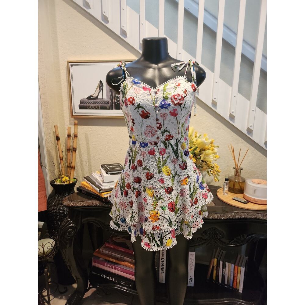 Alice + Olivia Rosette Eyelet Tulip Print Mini Dress size 6 - Picture 3 of 6